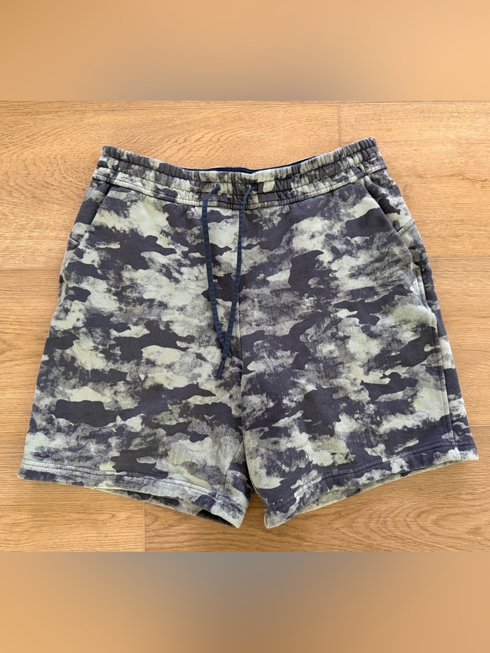 Lululemon Loungeful High-Rise Shorts Size 10 Heritage Camo Wash Blue Multi